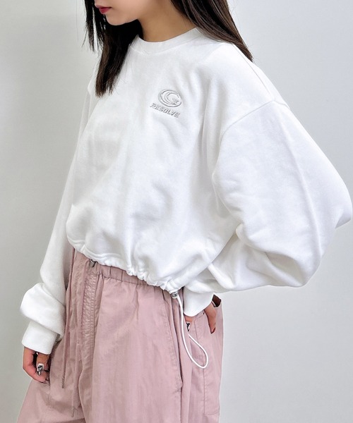 INGNI（イング）の「裾ドロストメタルロゴショートスウェットトップス（スウェット・レディース・オフホワイト/バーガンディー/ブラック/チャコールグレー・M）」の14枚目の写真