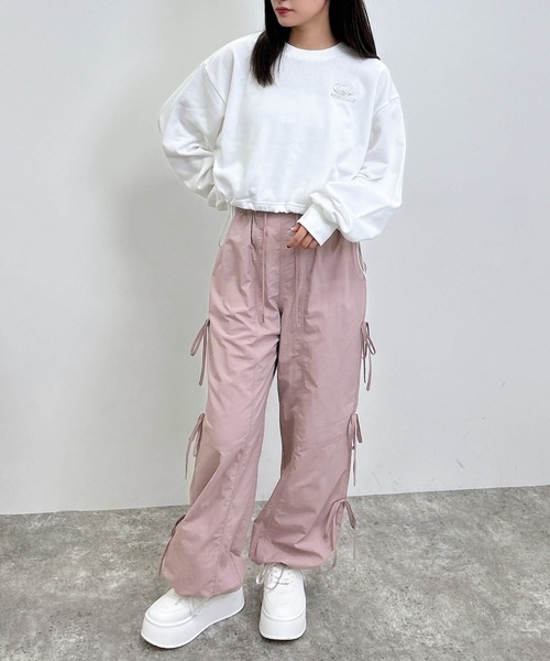 INGNI（イング）の「裾ドロストメタルロゴショートスウェットトップス（スウェット・レディース・オフホワイト/バーガンディー/ブラック/チャコールグレー・M）」の17枚目の写真