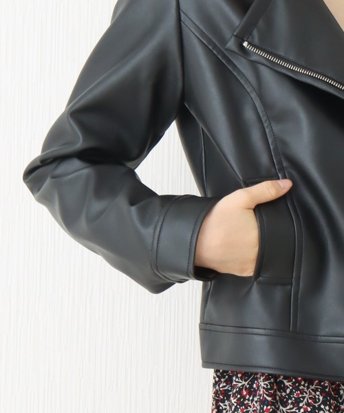 libelle more（リベル モア）の「エコレザーライダースジャケット（ライダースジャケット・レディース・ベージュ/アイボリー/ブラック・M/L）」の7枚目の写真