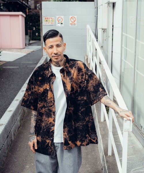 Subciety(サブサエティ)の「Bleached work shirt(シャツ/ブラウス・メンズ・ブルー/ブラック・LARGE/MEDIUM/SMALL/X-LARGE)」の16枚目の写真