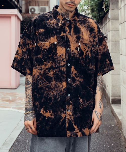 Subciety(サブサエティ)の「Bleached work shirt(シャツ/ブラウス・メンズ・ブルー/ブラック・LARGE/MEDIUM/SMALL/X-LARGE)」の2枚目の写真