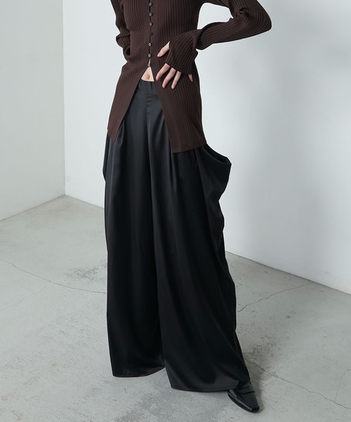 Satin drape relaxing wide pants / サテン ドレープ リラクシング ワイドパンツ（その他パンツ）｜le ELMi（ルエルミ）