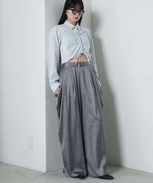 Satin drape relaxing wide pants / サテン ドレープ リラクシング ワイドパンツ（その他パンツ）｜le ELMi（ルエルミ）
