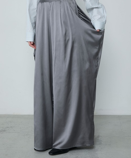 Satin drape relaxing wide pants / サテン ドレープ リラクシング ワイドパンツ（その他パンツ）｜le ELMi（ルエルミ）