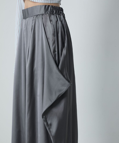 Satin drape relaxing wide pants / サテン ドレープ リラクシング ワイドパンツ（その他パンツ）｜le ELMi（ルエルミ）