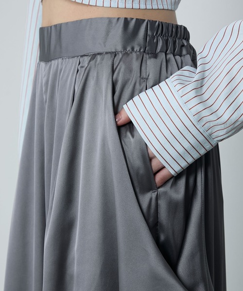 Satin drape relaxing wide pants / サテン ドレープ リラクシング ワイドパンツ（その他パンツ）｜le ELMi（ルエルミ）