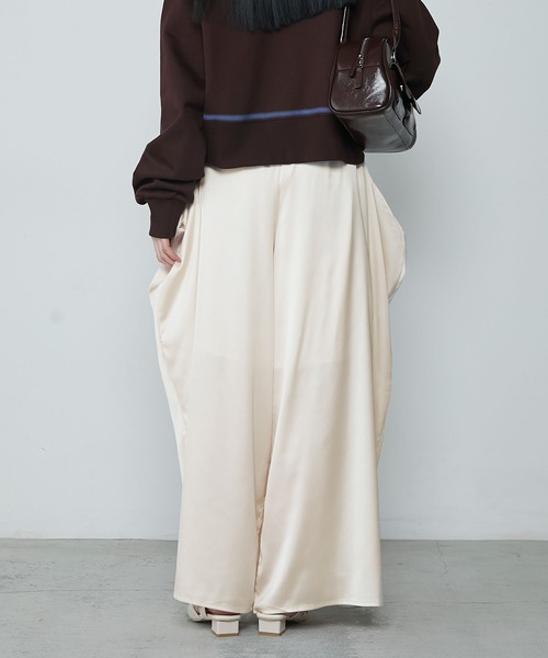Satin drape relaxing wide pants / サテン ドレープ リラクシング ワイドパンツ（その他パンツ）｜le ELMi（ルエルミ）