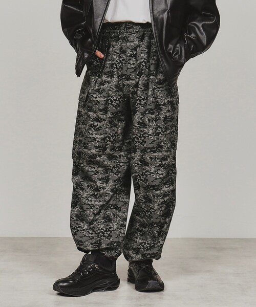 tk.TAKEO KIKUCHI(ティーケータケオキクチ)の「デジカモプリントワイドカーゴパンツ(カーゴパンツ・メンズ・グレー系その他5/カーキ系3・01/02/03)」の11枚目の写真