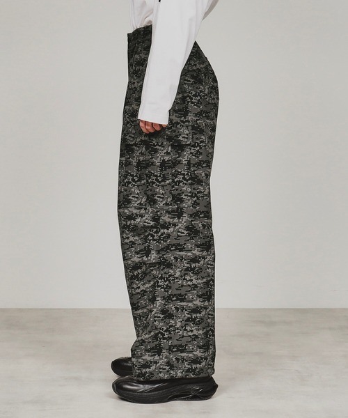 tk.TAKEO KIKUCHI(ティーケータケオキクチ)の「デジカモプリントワイドカーゴパンツ(カーゴパンツ・メンズ・グレー系その他5/カーキ系3・01/02/03)」の4枚目の写真