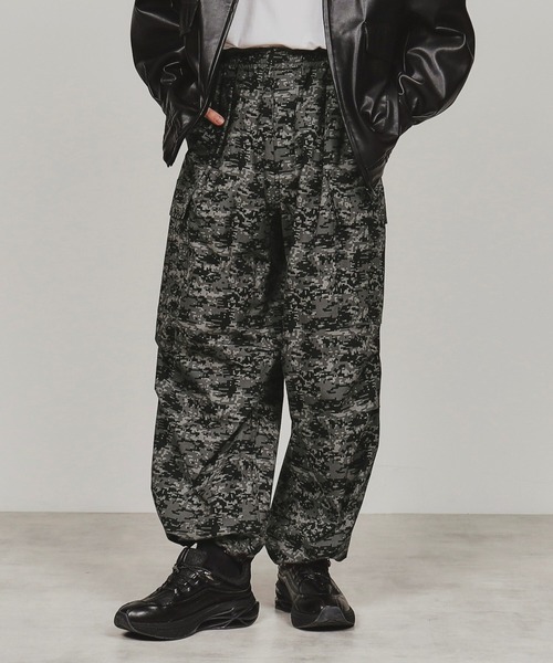 tk.TAKEO KIKUCHI(ティーケータケオキクチ)の「デジカモプリントワイドカーゴパンツ(カーゴパンツ・メンズ・グレー系その他5/カーキ系3・01/02/03)」の6枚目の写真