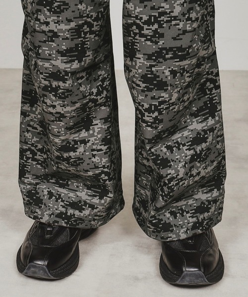 tk.TAKEO KIKUCHI(ティーケータケオキクチ)の「デジカモプリントワイドカーゴパンツ(カーゴパンツ・メンズ・グレー系その他5/カーキ系3・01/02/03)」の8枚目の写真