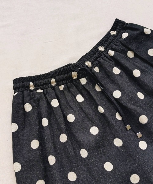 Q（キュー）の「ドット麻混パンツ（その他パンツ・レディース・ブラック系/カーキ系・MEDIUM）」の8枚目の写真