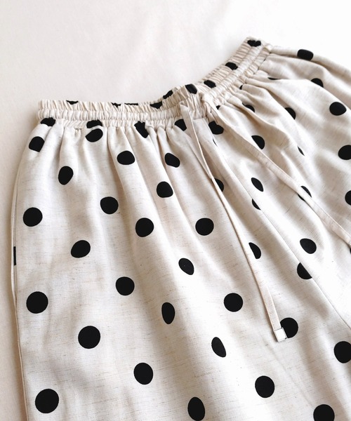 Q（キュー）の「ドット麻混パンツ（その他パンツ・レディース・ブラック系/カーキ系・MEDIUM）」の9枚目の写真