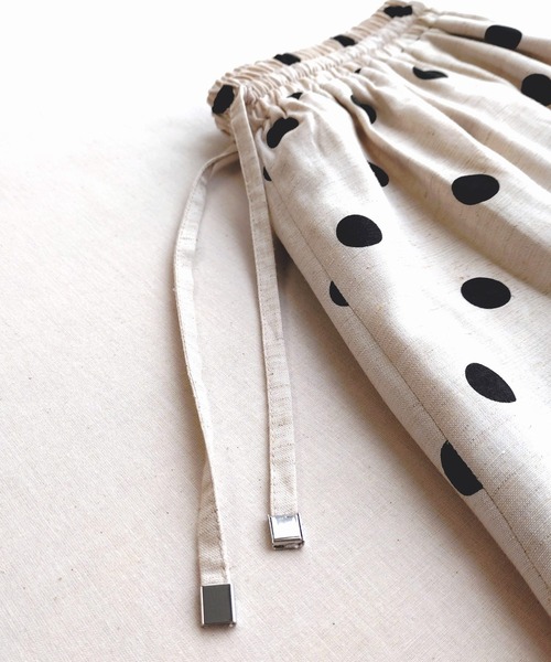 Q（キュー）の「ドット麻混パンツ（その他パンツ・レディース・ブラック系/カーキ系・MEDIUM）」の13枚目の写真