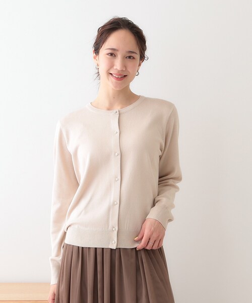 DRESKIP（ドレスキップ）の「【洗える/S-LL】ビジューボタンで華やかさをプラスする きれいめニットカーディガン【CIRCRIC】（カーディガン/ボレロ・レディース・ブラック/チャコールグレー/ライトベージュ/ライトイエロー系・01/02/03/04）」の7枚目の写真