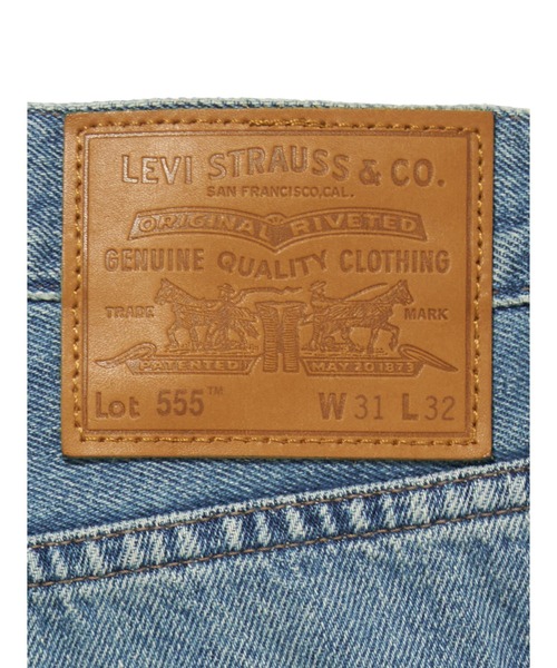 Levi's(リーバイス)の「Levi's/リーバイス 555(TM) リラックスストレート ユーティリティ ジーンズ(デニムパンツ・メンズ・ライトインディゴブルー/インディゴブルー/ブルー系その他・W28 L32/W29 L32/W30 L32/W31 L32/W32 L32/W33 L32/W34 L32/W36 L32)」の21枚目の写真