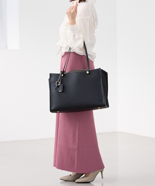 Jewelna Rose(ジュエルナローズ)の「セイディ・トートバッグ A4サイズ 16144(トートバッグ・レディース・アイボリー/グレイッシュベージュ/ブラック/スモークピンク・FREE)」の5枚目の写真