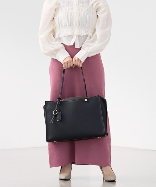 Jewelna Rose(ジュエルナローズ)の「セイディ・トートバッグ A4サイズ 16144(トートバッグ・レディース・アイボリー/グレイッシュベージュ/ブラック/スモークピンク・FREE)」の6枚目の写真