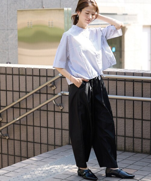 abahouse mavie(アバハウスマヴィ)の「ドロストショートシャツ(シャツ/ブラウス・レディース・ブラック/ブルー/ホワイト系その他/ブルー系その他・フリー)」の6枚目の写真