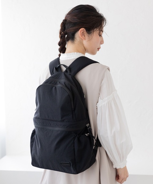 Moredde 二層で荷物が分けられるのが便利なマザーズリュック