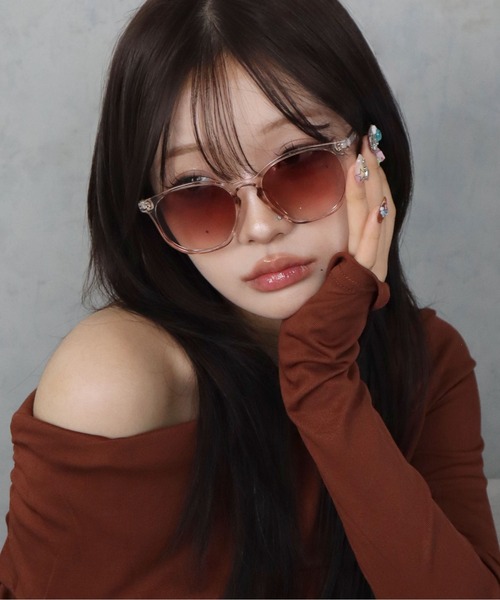 BARELY BLUE（ベアリーブルー）の「【 BARELY BLUE / ベアリーブルー 】 アクリル グラデーション カラー サングラス（サングラス・レディース・ブラック/グレー系/ピンク系/ブラウン・FREE）」の4枚目の写真