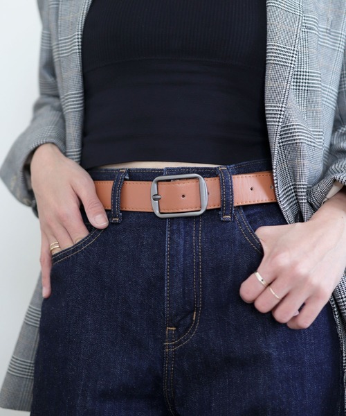 florist（フローリスト）の「【メンズ・レディース兼用】艶消しシルバーバックルレザーライクワイドベルト（ベルト・レディース・モカ/ブラック/ホワイト/キャメル・ONESIZE）」の6枚目の写真