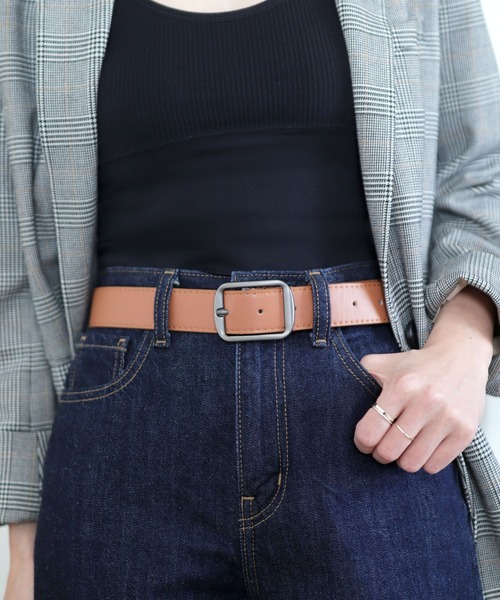 florist（フローリスト）の「【メンズ・レディース兼用】艶消しシルバーバックルレザーライクワイドベルト（ベルト・レディース・モカ/ブラック/ホワイト/キャメル・ONESIZE）」の5枚目の写真