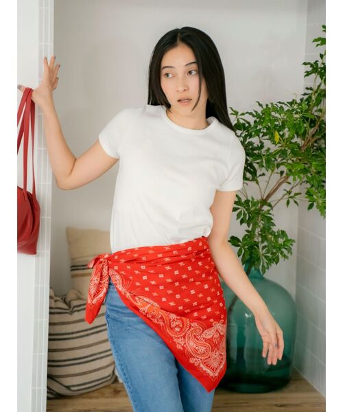 Ungrid(アングリッド)の「カラーフィットTee(Tシャツ/カットソー・レディース・イエロー/オフホワイト/ブラック・SMALL/MEDIUM)」の4枚目の写真