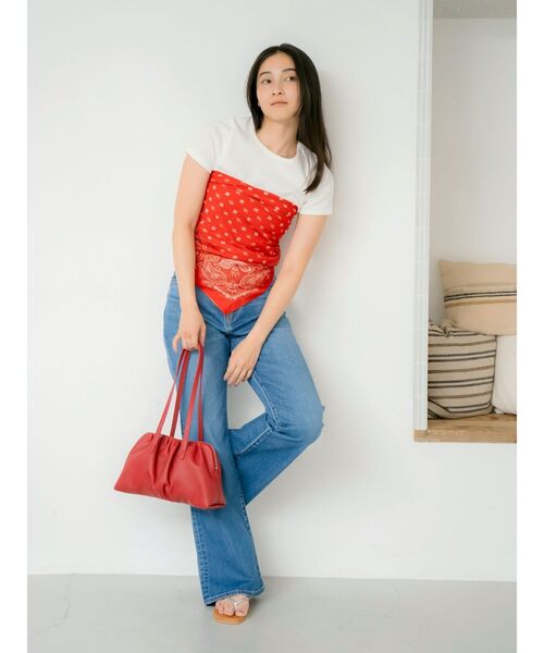 Ungrid(アングリッド)の「カラーフィットTee(Tシャツ/カットソー・レディース・イエロー/オフホワイト/ブラック・SMALL/MEDIUM)」の5枚目の写真