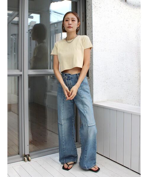 Ungrid(アングリッド)の「カラーフィットTee(Tシャツ/カットソー・レディース・イエロー/オフホワイト/ブラック・SMALL/MEDIUM)」の14枚目の写真