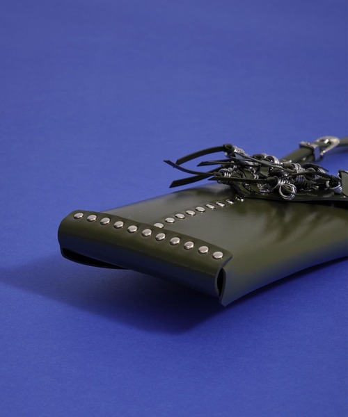 TOGA PULLA（トーガ　プルラ）の「【TOGA PULLA/トーガプルラ】Leather shoulder pouch/レザーショルダーポーチ/ショルダーバッグ（ショルダーバッグ・レディース・ブラック/カーキ・FREE）」の6枚目の写真