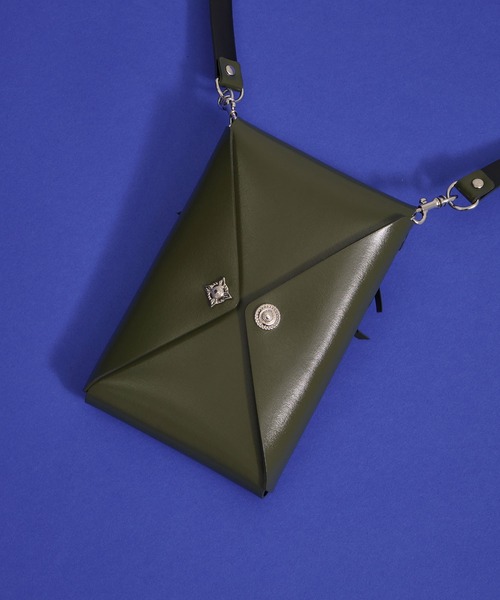 TOGA PULLA（トーガ　プルラ）の「【TOGA PULLA/トーガプルラ】Leather shoulder pouch/レザーショルダーポーチ/ショルダーバッグ（ショルダーバッグ・レディース・ブラック/カーキ・FREE）」の7枚目の写真