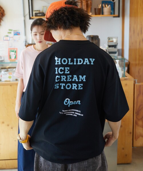 FREAK'S STORE（フリークスストア）の「限定展開 HOLIDAY ICECREAM×FREAK'S STORE 別注 ビッグシルエット バックプリント クルーネック Tシャツ（Tシャツ/カットソー・メンズ・ホワイト/ピンク/ブラック/イエロー・SMALL/MEDIUM/LARGE）」の2枚目の写真