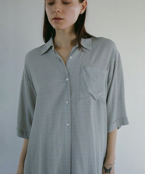 MANOF(マノフ)の「BLUR PATTERN SHIRT(シャツ/ブラウス・レディース・ブルー/ベージュ・FREE)」の16枚目の写真