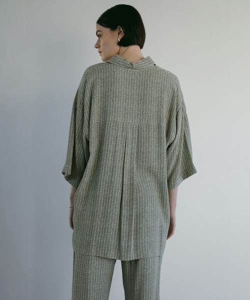 MANOF(マノフ)の「BLUR PATTERN SHIRT(シャツ/ブラウス・レディース・ブルー/ベージュ・FREE)」の9枚目の写真