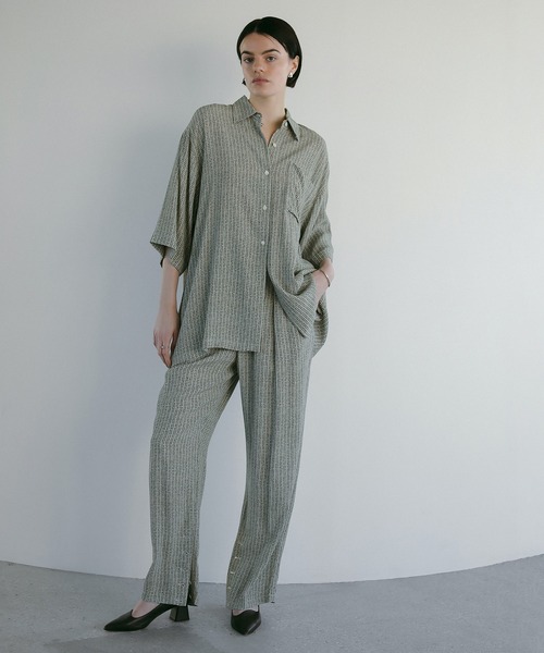 MANOF(マノフ)の「BLUR PATTERN SHIRT(シャツ/ブラウス・レディース・ブルー/ベージュ・FREE)」の3枚目の写真