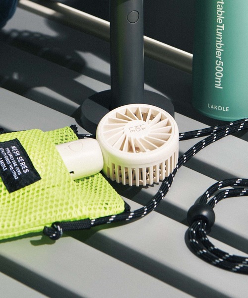 LAKOLE（ラコレ）の「＜累計販売5.7万本!!＞カラビナ付きハンディファン / 284539（生活家電・レディース・オレンジ/ブラック/アイボリー/ライトブルー/グレー・FREE）」の3枚目の写真