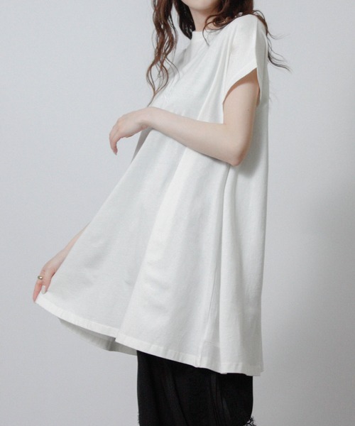 Social GIRL(ソーシャルガール)の「接触冷感フレアチュニック フレンチスリーブ 半袖Tシャツ(Tシャツ/カットソー・レディース・ブラック/グレイッシュベージュ/ブルー/オフホワイト/チャコール・M)」の8枚目の写真