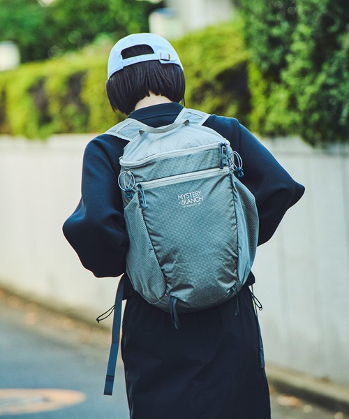 MYSTERY RANCH（ミステリーランチ）の「MYSTERYRANCH/ミステリーランチ IN & OUT 18/イン & アウト 18（バックパック/リュック・メンズ・ブラック/ホワイト/グレー/イエロー・FREE）」の2枚目の写真