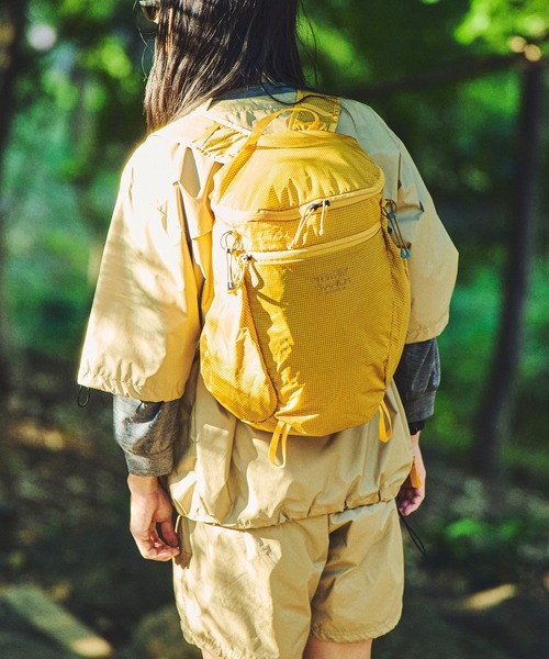 MYSTERY RANCH（ミステリーランチ）の「MYSTERYRANCH/ミステリーランチ IN & OUT 18/イン & アウト 18（バックパック/リュック・メンズ・ブラック/ホワイト/グレー/イエロー・FREE）」の4枚目の写真