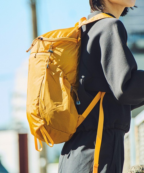 MYSTERY RANCH（ミステリーランチ）の「MYSTERYRANCH/ミステリーランチ IN & OUT 18/イン & アウト 18（バックパック/リュック・メンズ・ブラック/ホワイト/グレー/イエロー・FREE）」の11枚目の写真