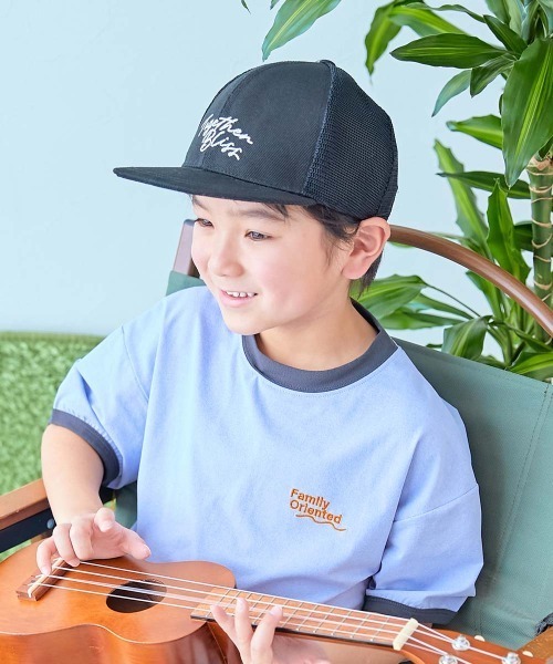 devirock(デビロック)の「【おーちゃんコラボ】親子で使える フラットバイザー メッシュキャップ(キャップ・キッズ・サックスブルー系/アイボリー/ブラック・52/54/56/58)」の1枚目の写真