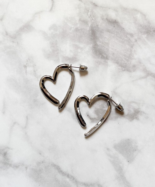 yu-ka（ユーカ）の「YU-KA:ハートデザインピアス Heart design pierce（ピアス（両耳用）・レディース・ゴールド/シルバー・FREE）」の3枚目の写真