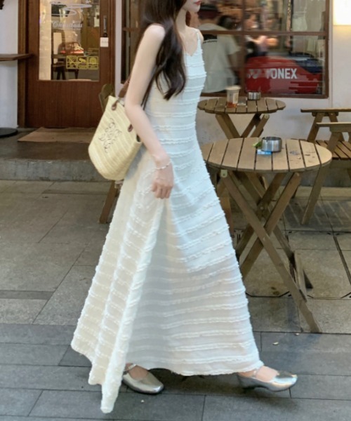 FAVORITO（ファヴォリート）の「Vネックロングキャミワンピース（ワンピース・レディース・ブラック/ベージュ・F）」の7枚目の写真
