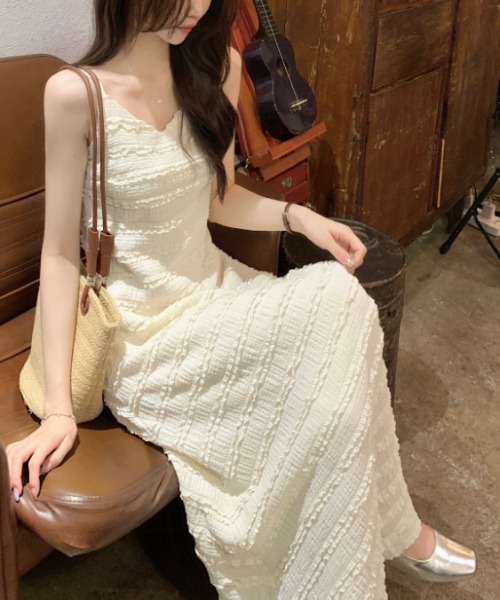 FAVORITO（ファヴォリート）の「Vネックロングキャミワンピース（ワンピース・レディース・ブラック/ベージュ・F）」の3枚目の写真