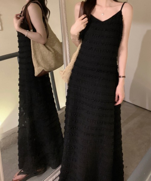 FAVORITO（ファヴォリート）の「Vネックロングキャミワンピース（ワンピース・レディース・ブラック/ベージュ・F）」の17枚目の写真