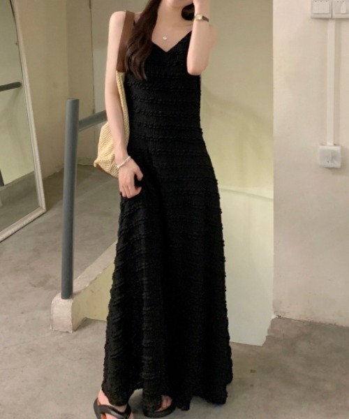 FAVORITO（ファヴォリート）の「Vネックロングキャミワンピース（ワンピース・レディース・ブラック/ベージュ・F）」の16枚目の写真