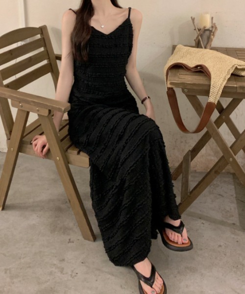 FAVORITO（ファヴォリート）の「Vネックロングキャミワンピース（ワンピース・レディース・ブラック/ベージュ・F）」の15枚目の写真