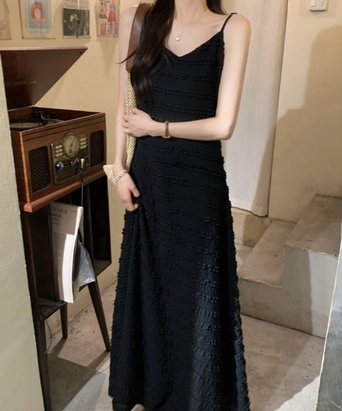 FAVORITO（ファヴォリート）の「Vネックロングキャミワンピース（ワンピース・レディース・ブラック/ベージュ・F）」の14枚目の写真