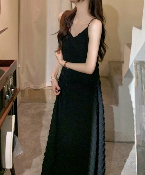 FAVORITO（ファヴォリート）の「Vネックロングキャミワンピース（ワンピース・レディース・ブラック/ベージュ・F）」の13枚目の写真